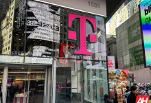 Featured image for T-Mobile probes mysterious texts bribing employees for SIM swaps